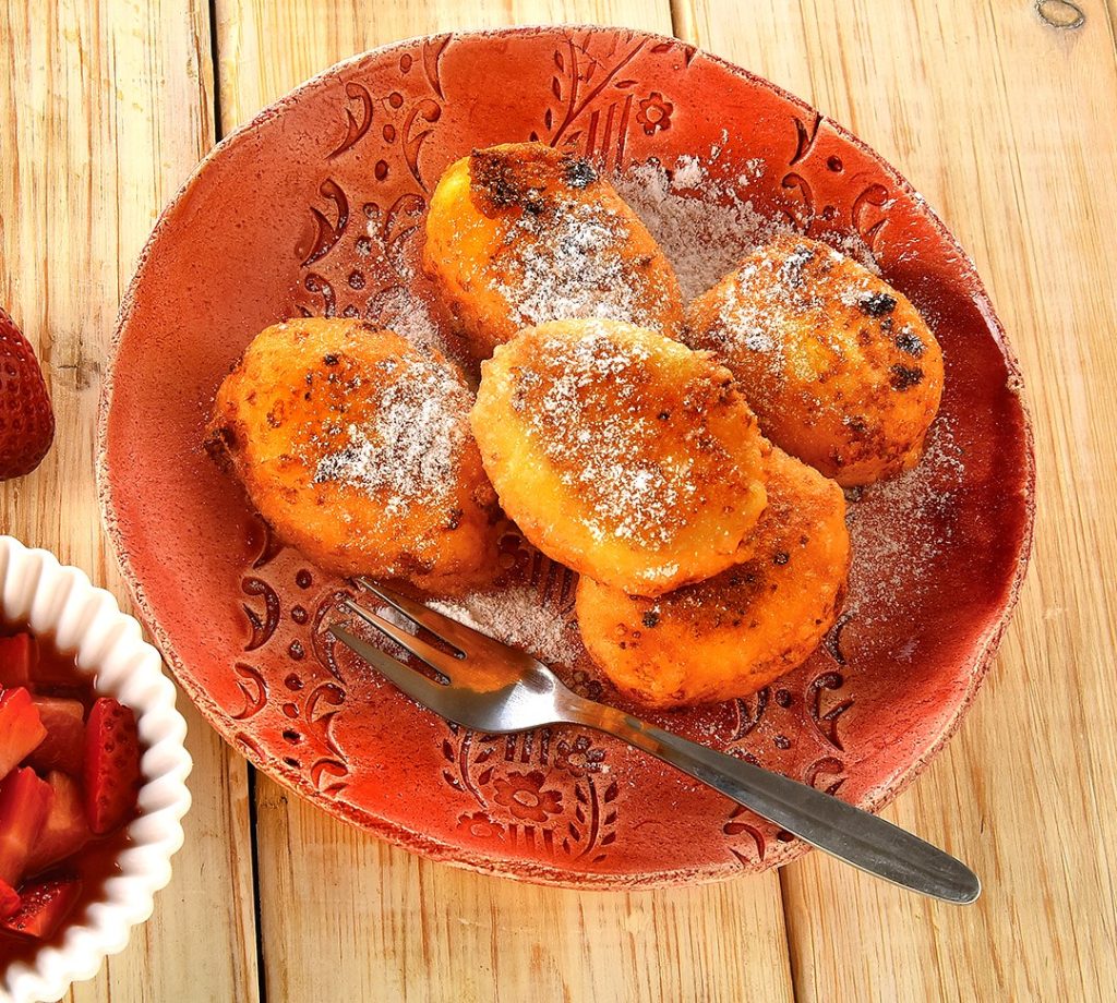 Túrófánk – eperöntettel